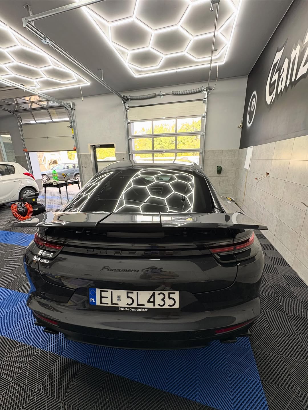 Porsche Panamera GTS – Kompleksowa Renowacja i Ochrona - zdjęcie 2